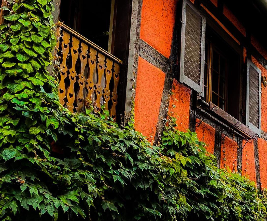 La Maison Rouge Au Coeur De La Ville. Риквир Екстериор снимка
